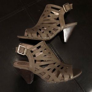Vince Camuto Grey Leather Heeled Sandal Sz 6.5